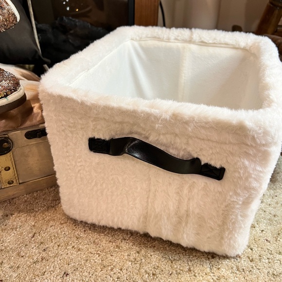 Bronze Ugg sequins boots with fuzzy box - Picture 9 of 12